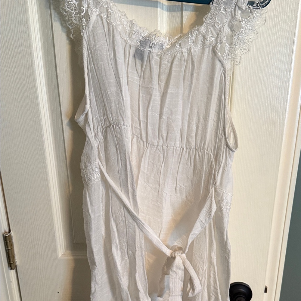White Lace Trim Sleeveless Top - Picture 8 of 10